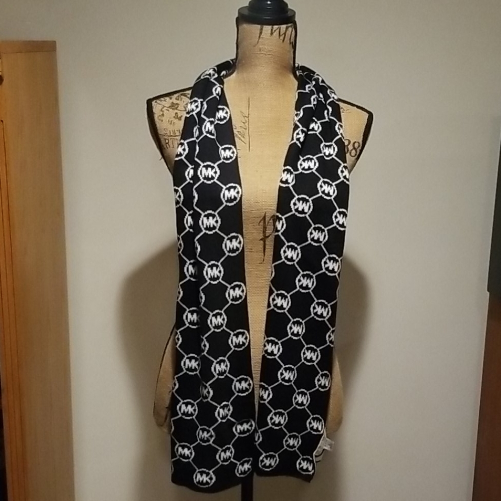Michael Kors reversible scarf